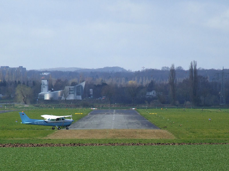 Cessna 172 startet in Porta Westfalica