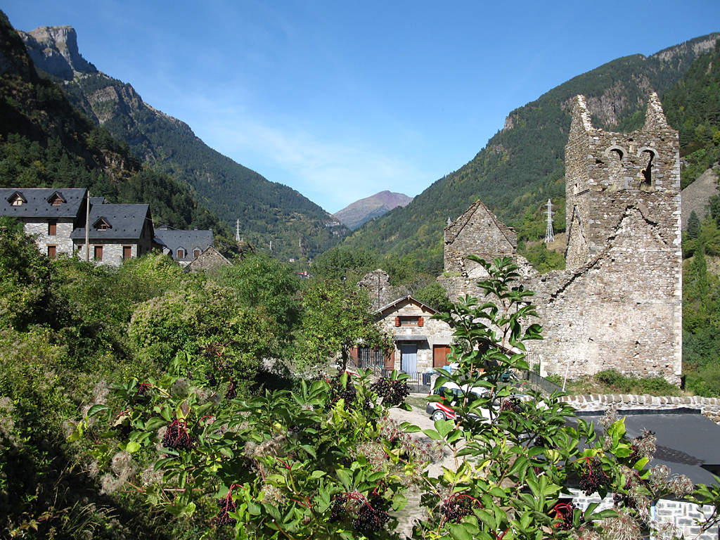 696_Canfranc-Kirche_1024