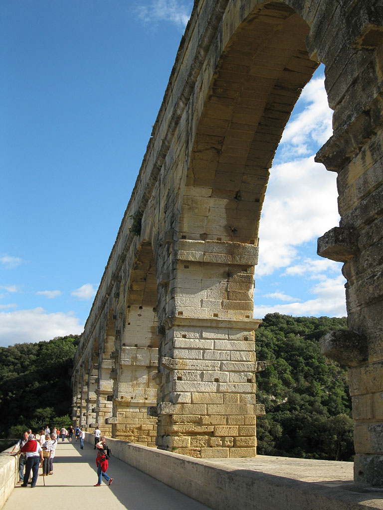 825_Pont-du-Gard-hoch_1024