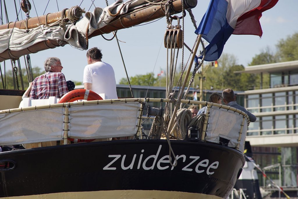 Von der 1910 gebauten "Zuiderzee" war nach fast 70 Jahren nur noch ein antriebsloser Rumpf übrig, als ein niederländischer Kapitän sie kaufte und in einen eleganten Zweimastschoner zurückverwandelte