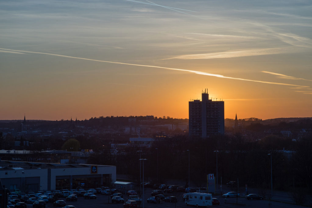 Sonnenuntergang über Aachen. 
Zoom-Rolleinar 3.5-4.5 35-105 Macro an Sony A7II